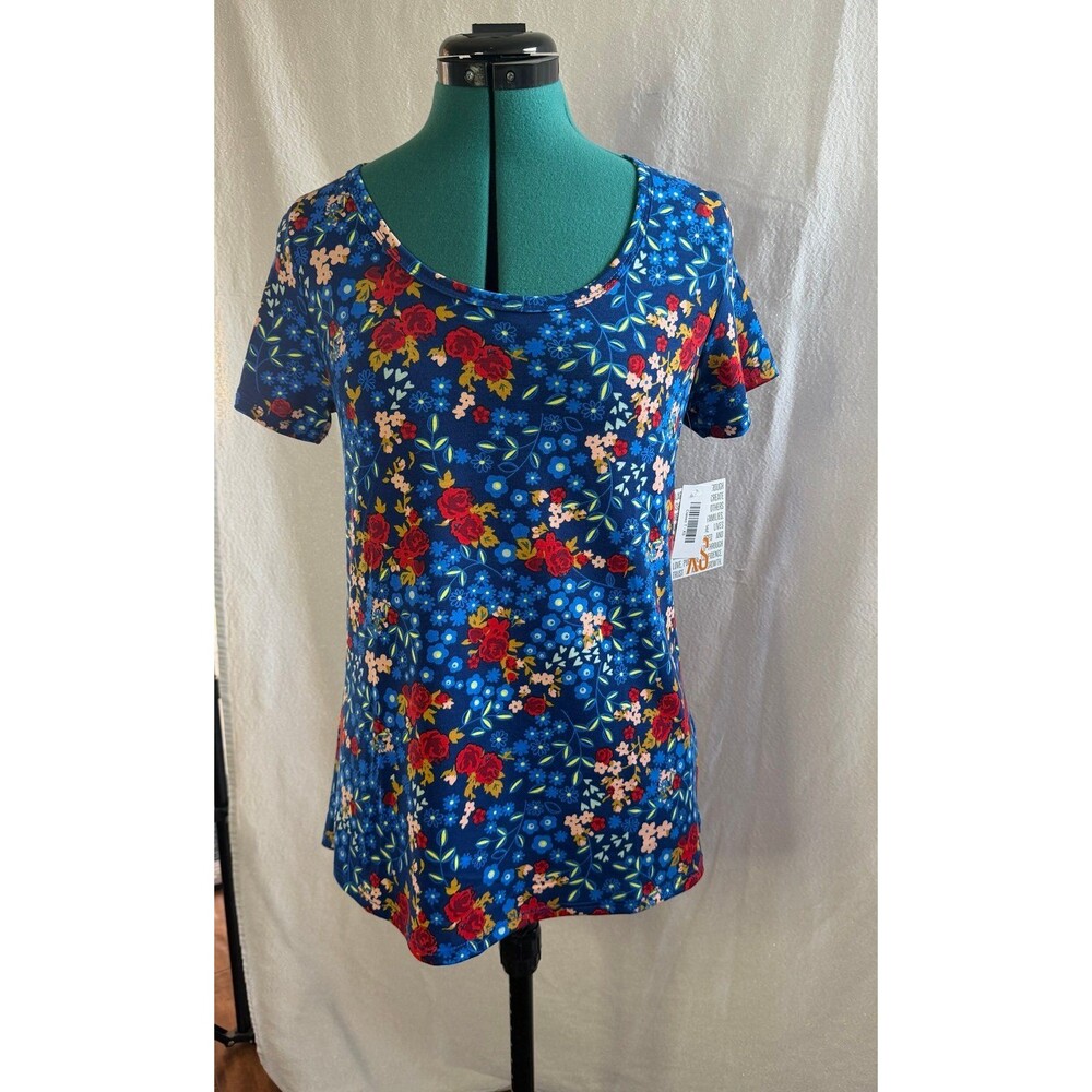 NWT Lularoe Classic T size XS.